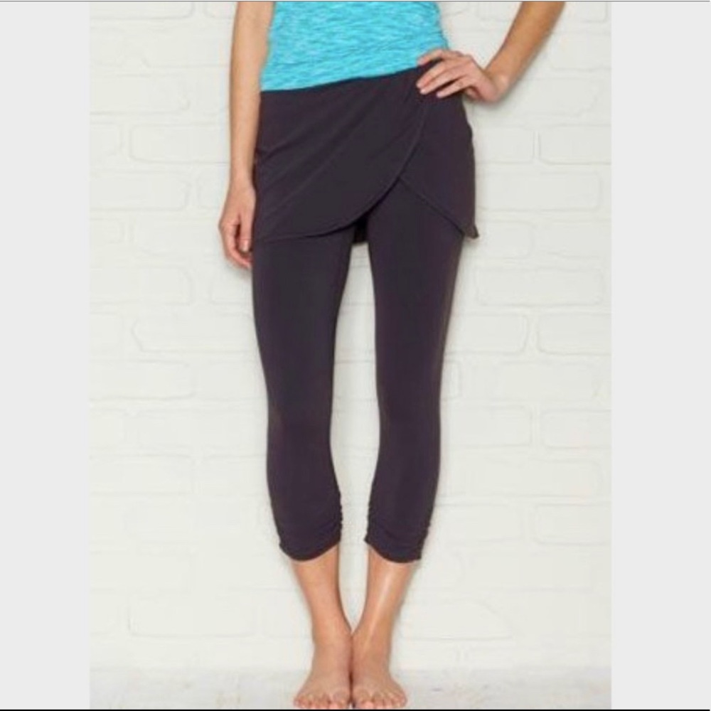 LUCY Skirted Legging Crop Capri Skirt Layer Modest